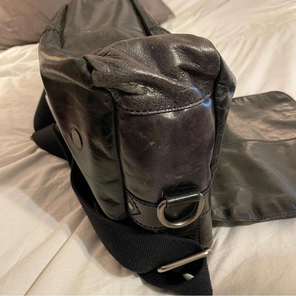 Vintage Fossil Black Leather Messenger Bag Magnetic Flap Commuter